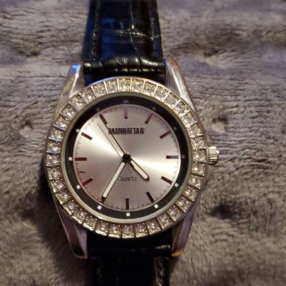 Manhattan by Croton‎ Women's Silver Crystallized Bezel Watch CM404246 Black Band - Picture 2 of 12